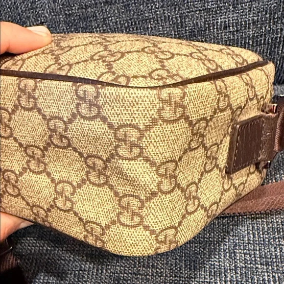 Gucci Supreme Camera Crossbody Bag - Picture 10 of 15